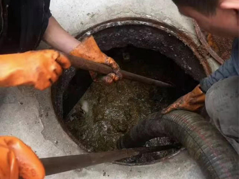 崇礼清理化粪池时如何避免沼气的危害?